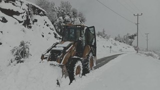 Aydın Büyükşehir Belediyesi Ekipleri Karla Mücadele Çalışmalarını Sürdürüyor