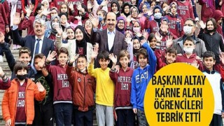 Başkan Altay Karne Alan Öğrencileri Tebrik Etti