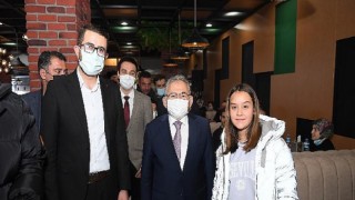 Başkan Büyükkılıç, Kendisini Görmek İsteyen Minik Ecrin ile Bir Araya Geldi