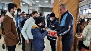 Karaman Belediyesi’nden yolculara çorba ikramı