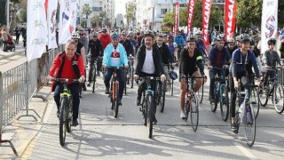 Başkan Böcek iklim değişikliğine farkındalık için pedal çevirdi