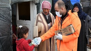 Büyükşehir’den Mevsimlik Tarım İşçilerine Çorba, Çocuklara Süt İkramı