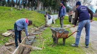 Çoruk Mezarlığının Yıkılan Duvarı Onarıldı