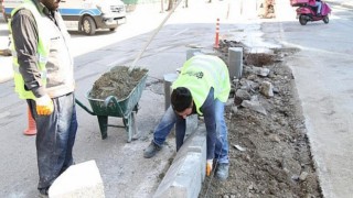 İzmit Demokrasi Bulvarında refüj yenileme ve aydınlatma çalışması