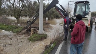 Mağdur Olan Çiftliklere Belediye Yetişti