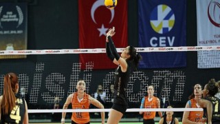 VakıfBank erteleme maçında set vermedi