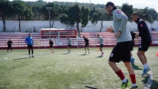 Başkan Mesut Ergin’den Ayvalıkgücü Belediyespor Antrenmanına Sürpriz Ziyaret