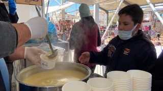 Didim Belediyesi’nden Soğuk Havada Sıcak Çorba İkramı