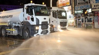 Büyükşehir’den gece boyu temizlik mesaisi