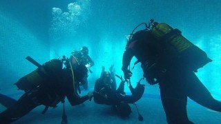 İzmir İtfaiyesi’nin ”Kurbağa Adamları” suda hayat kurtaracak