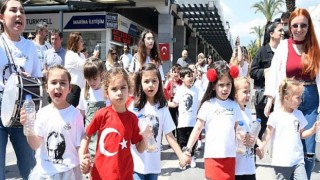 Kemer Ayışığı Anaokulu Öğrencilerinden Geleneksel 23 Nisan Yürüyüşü