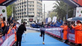 Maraton İzmir’de yeniden rekor