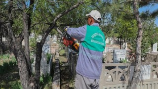 Mezarlıklarda Bayram Öncesi Temizlik