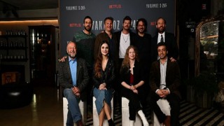 Netflix, Yeni Dizisi Yakamoz S-245 İçin Kutlama Yemeği Düzenledi