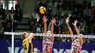 VakıfBank, AXA Sigorta Kupa Voley’de finalde!