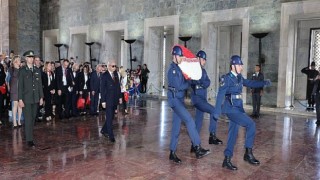 Türk Eğitim Vakfı 55. yılında Anıtkabir’de Ata’nın huzuruna çıktı