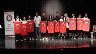 Yıldırım Mesleki ve Teknik Anadolu Lisesi öğretmen ve öğrencileri unutulmaz bir şiir gecesine imza attı