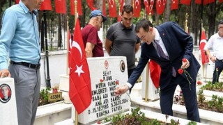 Başkan Abdullah Özyiğit, Mersin Şehitliği’ni ziyaret etti