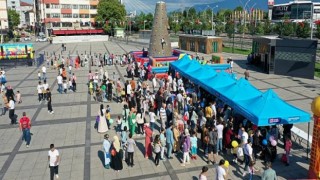 İzmit Kent meydanında ’bayram şenliği’ çocukların yüzünü güldürdü