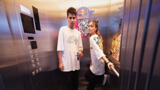 Elevator Moves Yayında