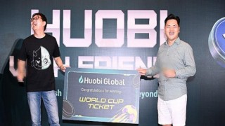 Huobi Global’in Kurucu Ortağı Du Jun ve CEO’su Roy Zhu, Token 2049 Singapur’daki açılış öncesi partisinde birer konuşma yaptı