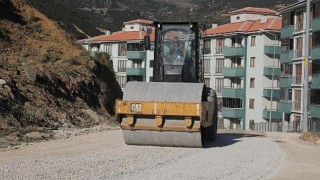 Gemlik’te asfalt kaplama çalışmaları devam ediyor