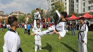 Van Büyükşehir Belediyesi, Amatör Spor Haftasında kentteki spor kulüplerine 2 milyon TL’lik nakdi yardımda bulundu