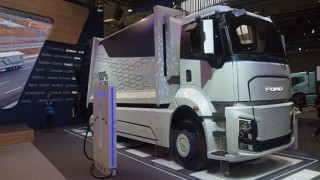 Ford Trucks’ın ürettiği ilk elektrikli kamyon, Pirelli R01 ile buluştu