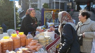 Buca Belediyesi Üretici Kadınlar Pazarı açıldı