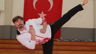 Gaziemir Belediyesi Taekwondo Antrenörü Volkan Yalçınkaya Türkiye Şampiyonu