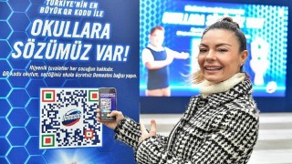 Özge Özder Türkiye&#39;nin En Büyük QR Kodu ile Okullara Hijyen Desteği İçin Çağrıda Bulundu