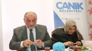 Başkan Sandıkçı Öğrenciler İçin Atkı ve Bere Ördü