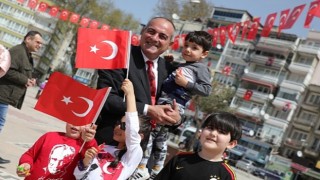 Gemlik Belediyesi&#39;nden çocuklara karne hediyesi