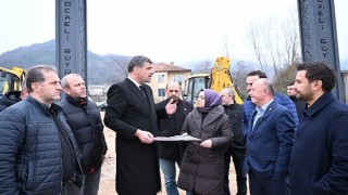 Kartepe Belediye Başkanı Av.M.Mustafa Kocaman, Arslanbey ve Şevkatiye Mahalleri birleşiminde yer alan parkta incelemelerde bulundu.