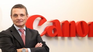 Canon, küresel değiştirilebilir lensli dijital fotoğraf makinesi pazarında 20 yıldır bir numara!