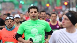 Mert Fırat, Schneider Electric Paris Maratonunda Depremzedeler için Koştu