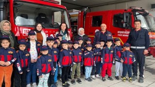 Nevşehir Belediyesi İtfaiye Müdürlüğü, çeşitli okullardan gelen öğrencileri ağırlıyor