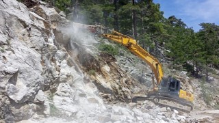 Büyükşehir Belediyesinden Pembelikte yol çalışması