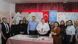 Kınıkta Halk Eğitim Kursları Sergisi Ve Kermes Düzenlendi