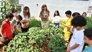 Mersin Yenişehir Belediyesi ata tohumlarını çocuklarla geleceğe taşıyor