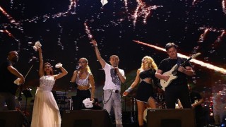 İstanbul Festivalinde Hande Yener ve Serdar Ortaç Rüzgarı Esti