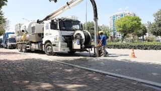 Konya Büyükşehir taşkın riskine karşı kanalizasyon hatlarını temizliyor