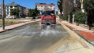 Yenişehir Belediyesi kent genelinde temizlik çalışmalarını sürdürüyor