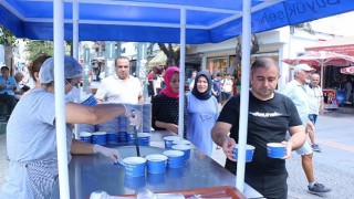 Antalya Büyükşehir aşure ikramına devam ediyor