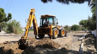 Burhaniye&#39;de yol çalışmaları son surat devam ediyor 