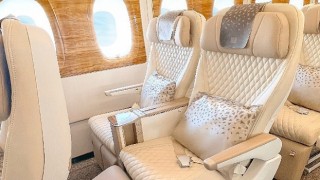 Emirates Premium Economy, ilk hizmet yılında kabin sınıfının ayrıcalıklarını deneyip keyfini çıkaran 160.000&#39;den fazla yolcuyla göz kamaştırdı