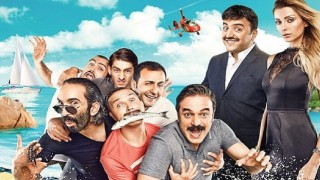 Gölcük;te açık havada sinema keyfi ”Geniş Aile 2: Her Türlü” ile devam ediyor