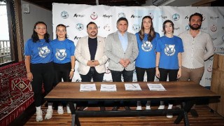 Başkan Serkan Acar, Aliağanın Profesyonel Kadın Voleybolcularıyla Bir Araya Geldi