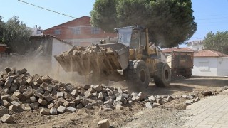 Burhaniye Belediyesi, 7 ayrı noktada eş zamanlı yapılan yol çalışmalarına devam ediyor!