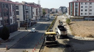 Ekipler Yol ve Kaldırım Çalışmalarını Sürdürüyor